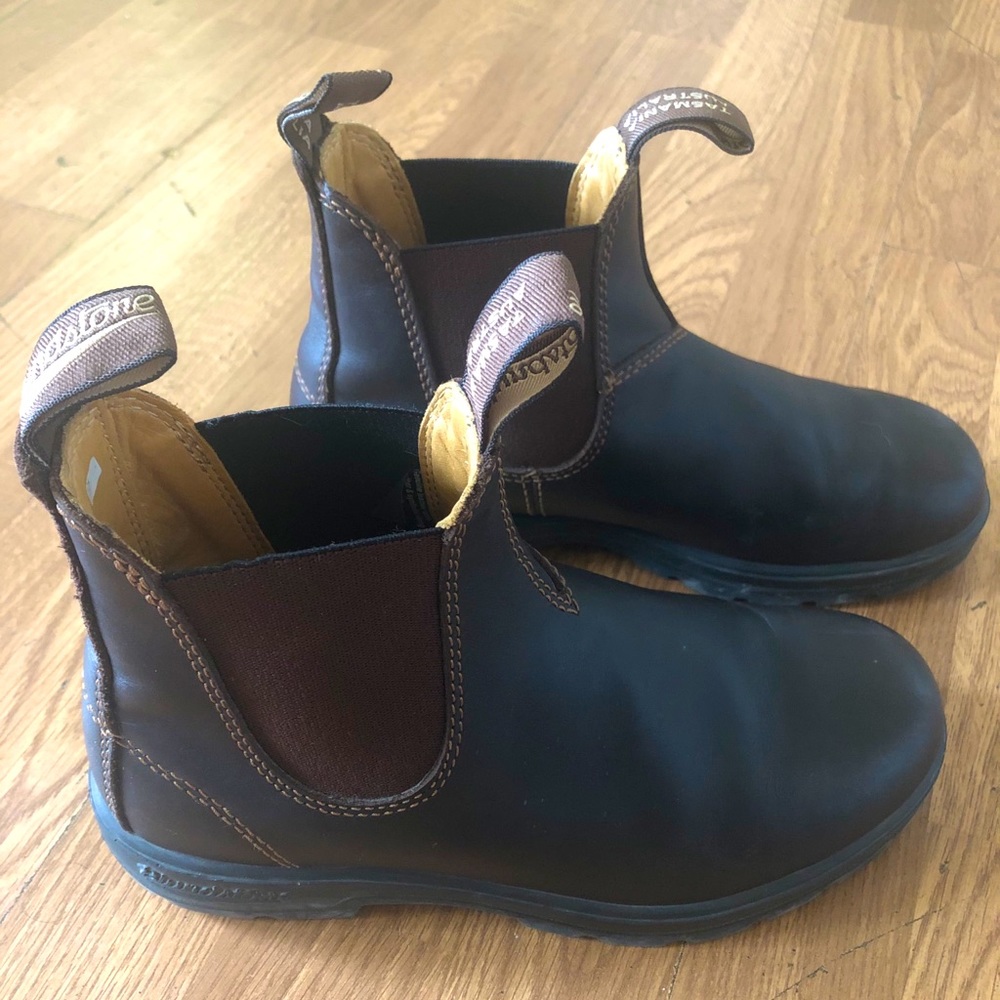 Women’s brown Blundstone Chelsea boots